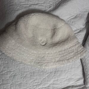 PINK Victoria’s Seccret sherpa bucket hat
